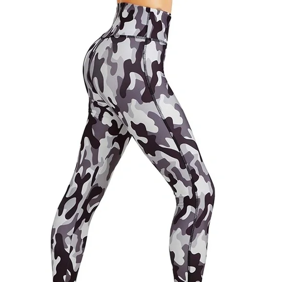 Camouflage Yoga leggings V shaped back - Picture 1 of 6